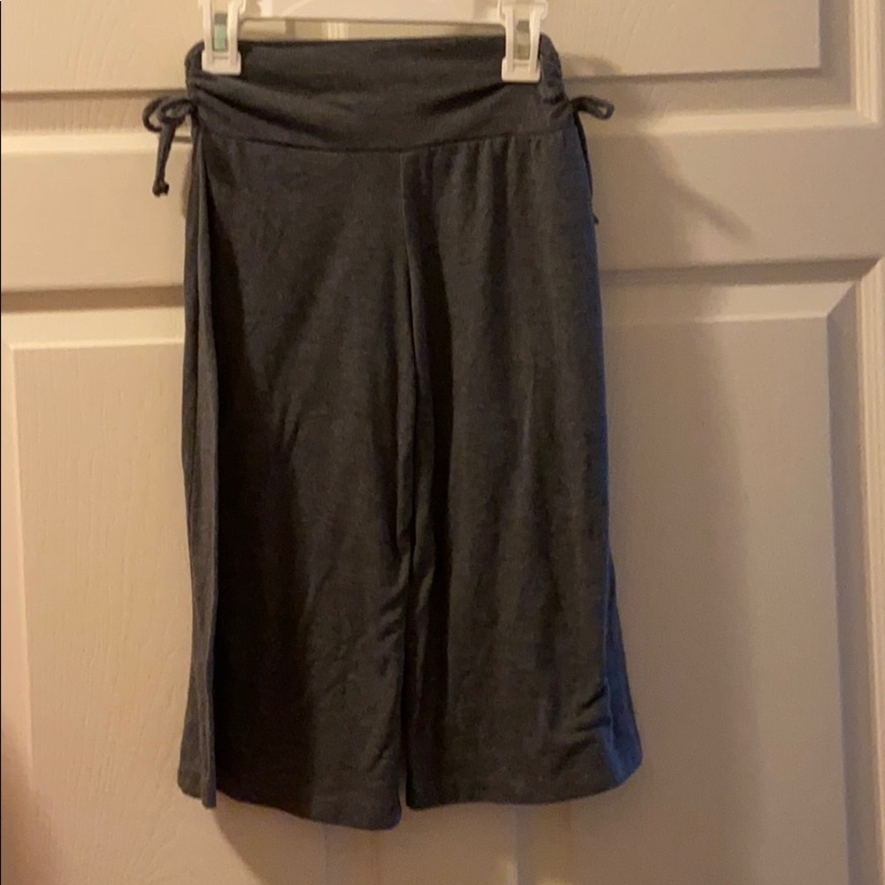 Girls gaucho pants, size 7/8 (small)